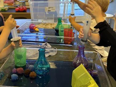 Børn der eksperimenterer 